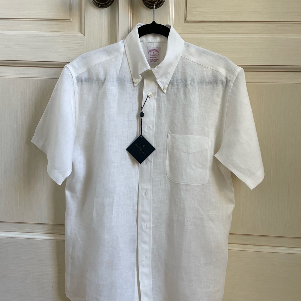 Brooks Brothers Mens's Madison Irish Linen short sleeve button down polo Shirt.